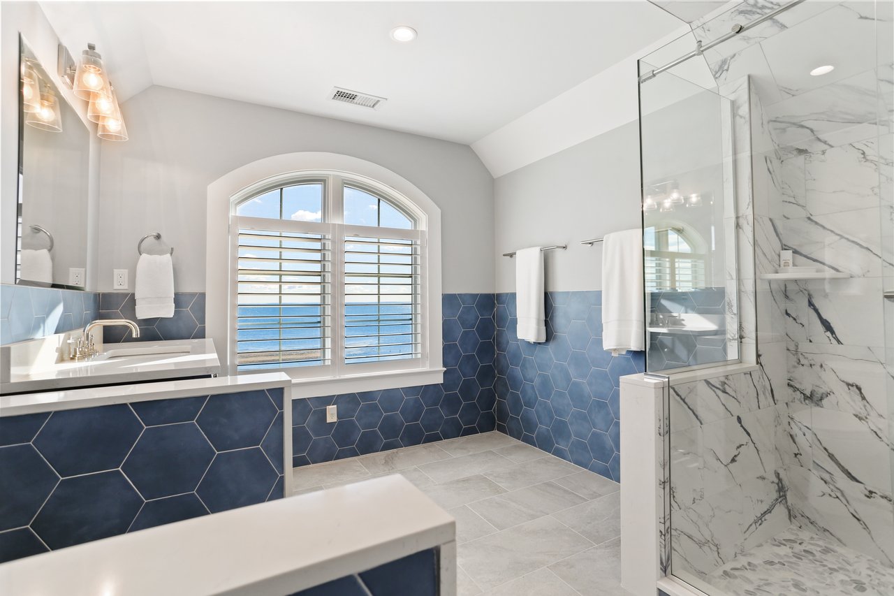 WATERFRONT LUXURY * PRIVATELY SOLD * RECORD SETTING PRICE