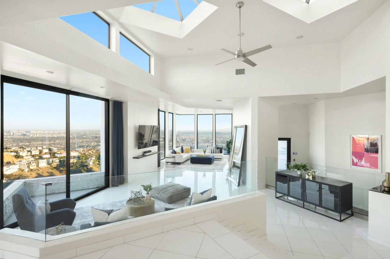 2231 Sunset Plaza Dr