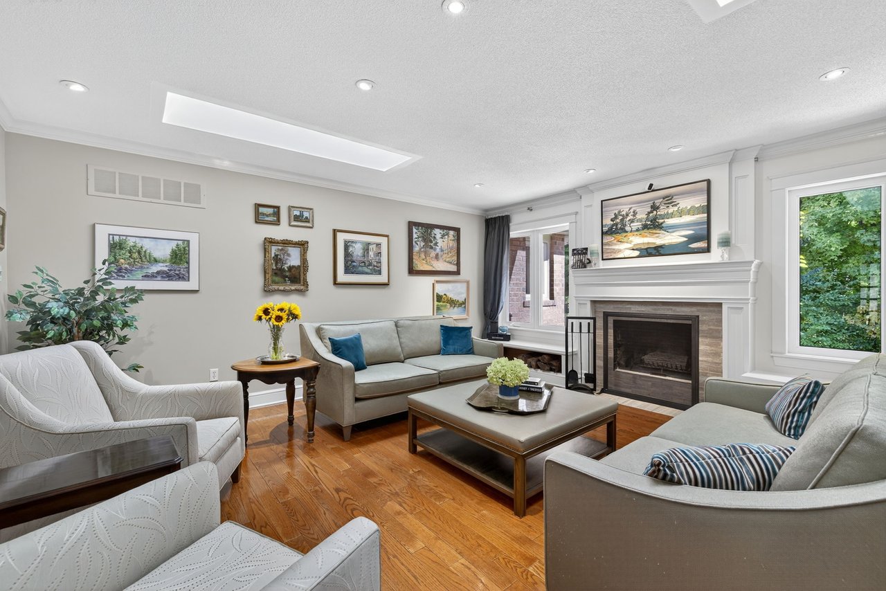 6 Falling Leaf Crt, Aurora