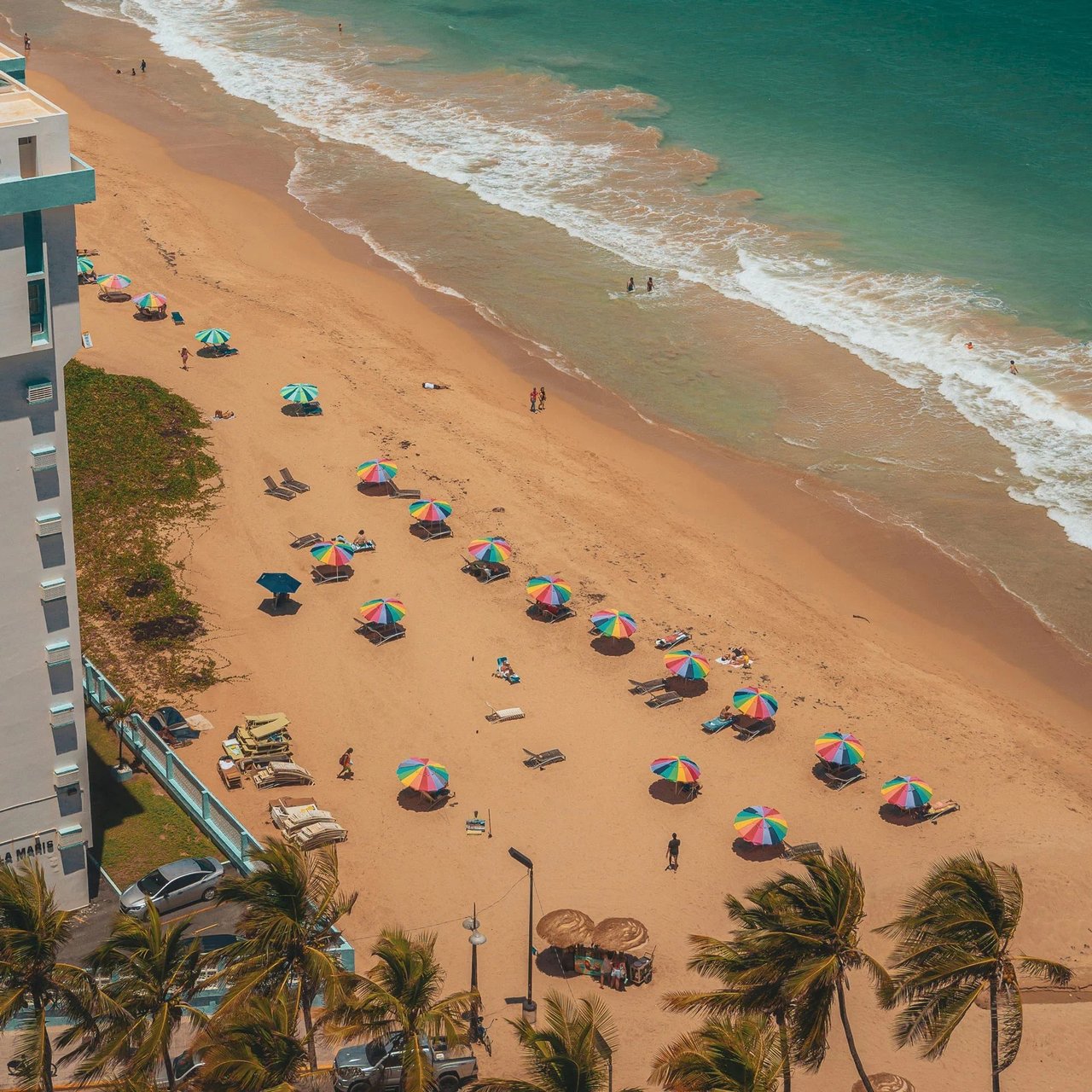 Ultra‑Wealthy Snowbirds Flock to Caribbean Luxury Enclaves