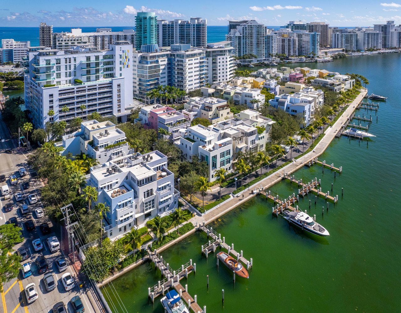 Aqua Gorlin Residence 703