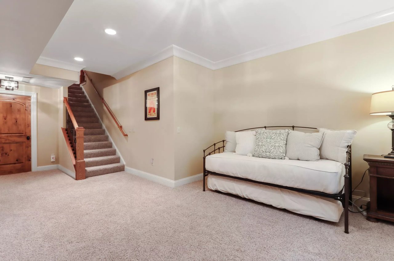 158 Abbey Springs Dr