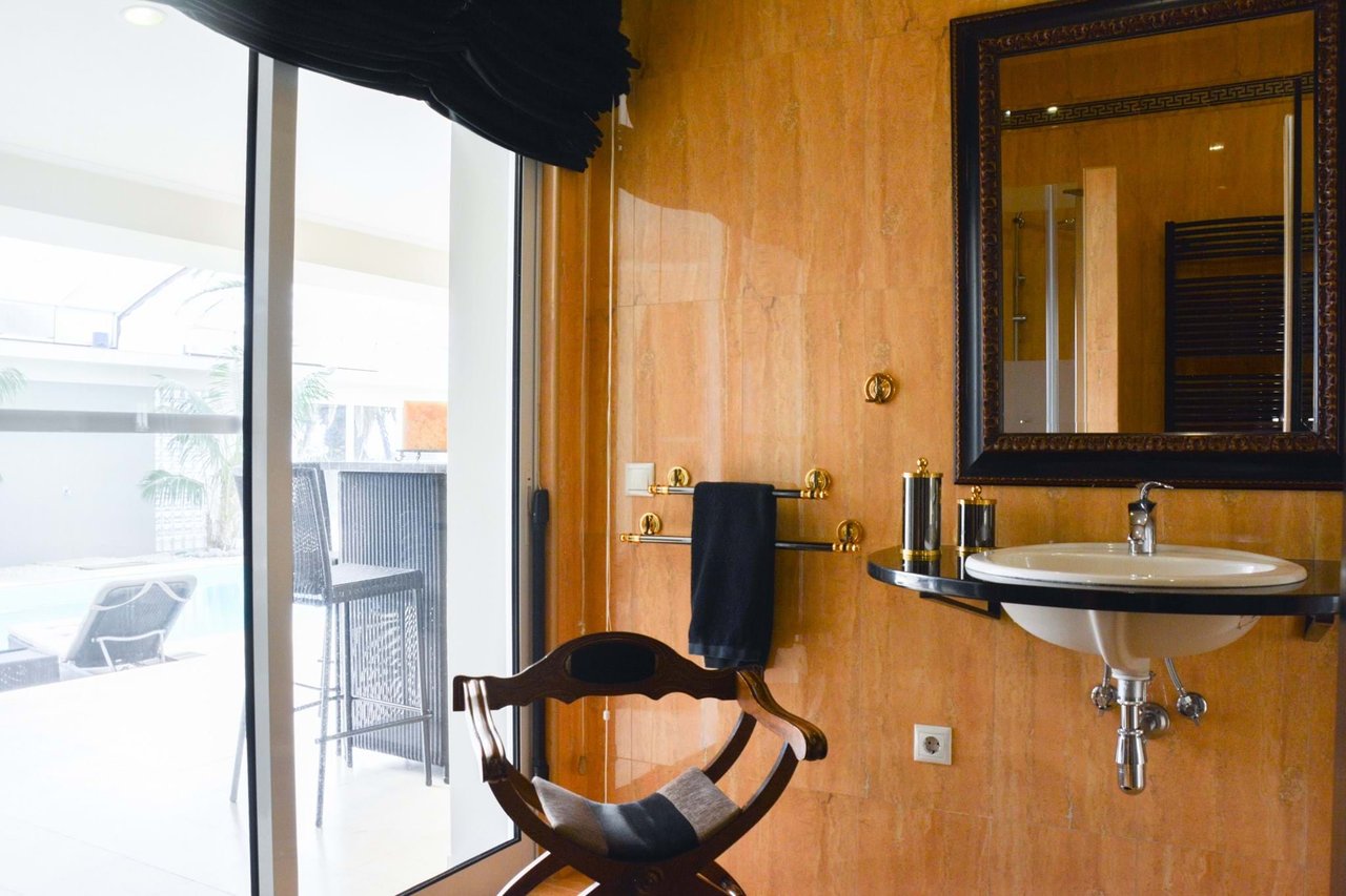 Luxury 4-Bedroom Villa with Indoor Pool – São Miguel, Azores