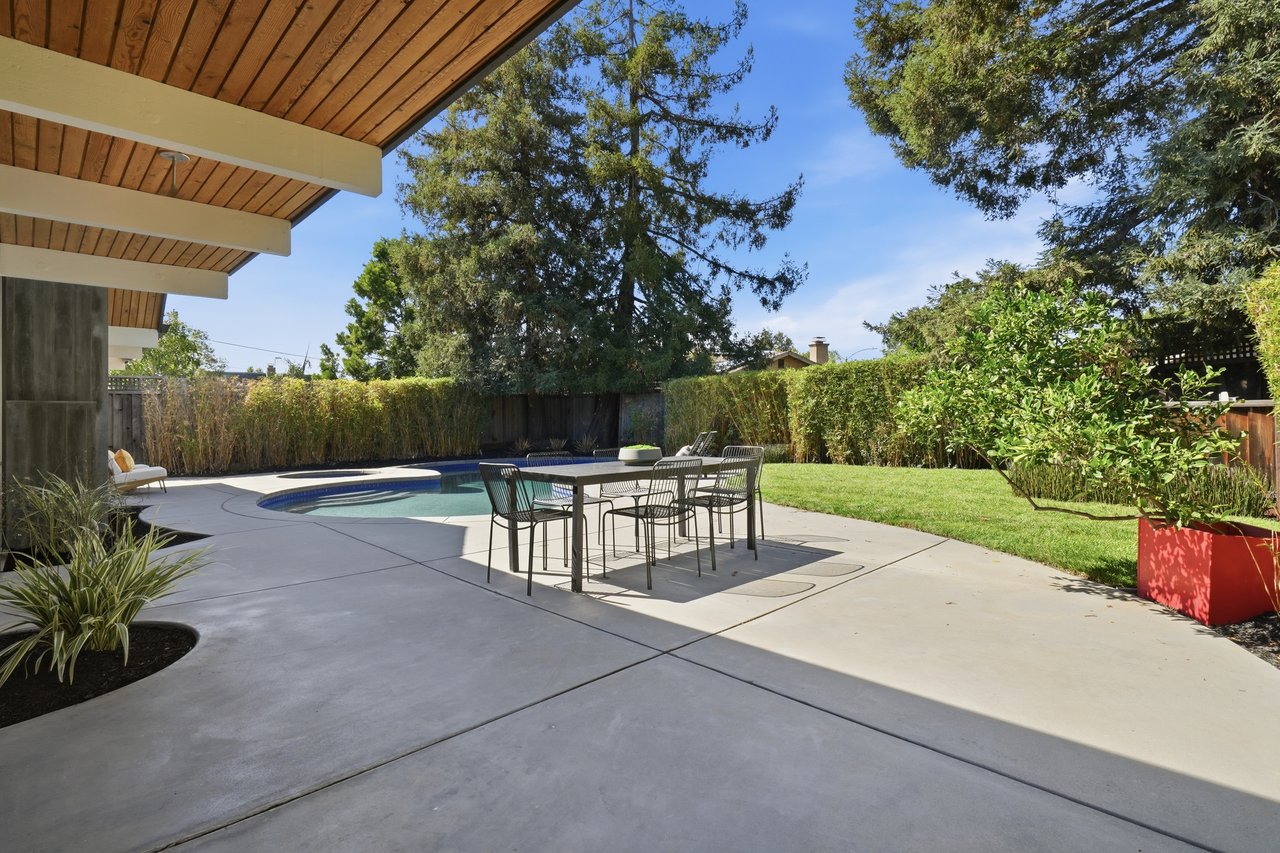 1109 Lorne WAY