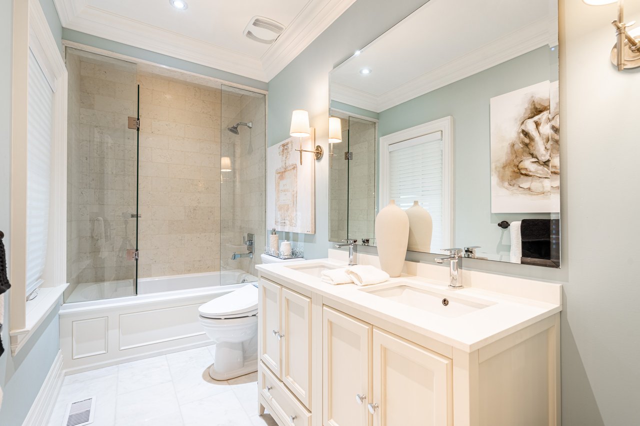 275 Glen Manor Dr E