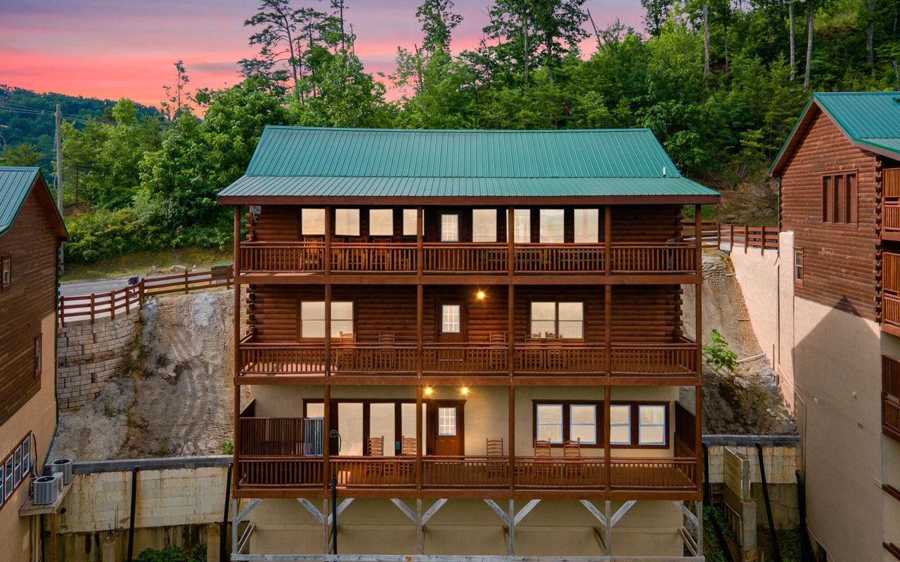 Wallace Luxury Spotlight | 3712 Tilda Hilltop Way Sevierville, TN 37862