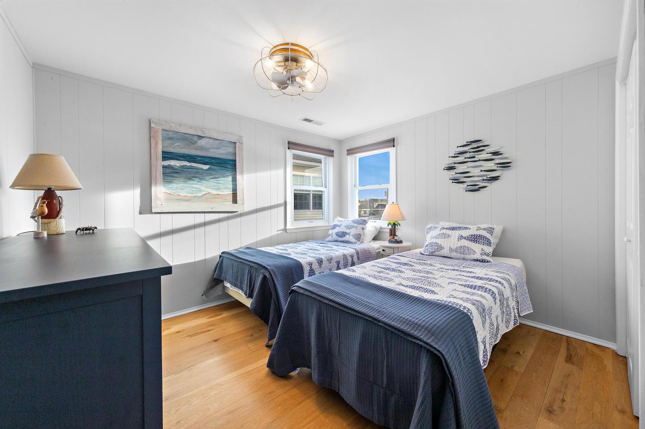 216 Taylor Ave, 2nd Floor Unit