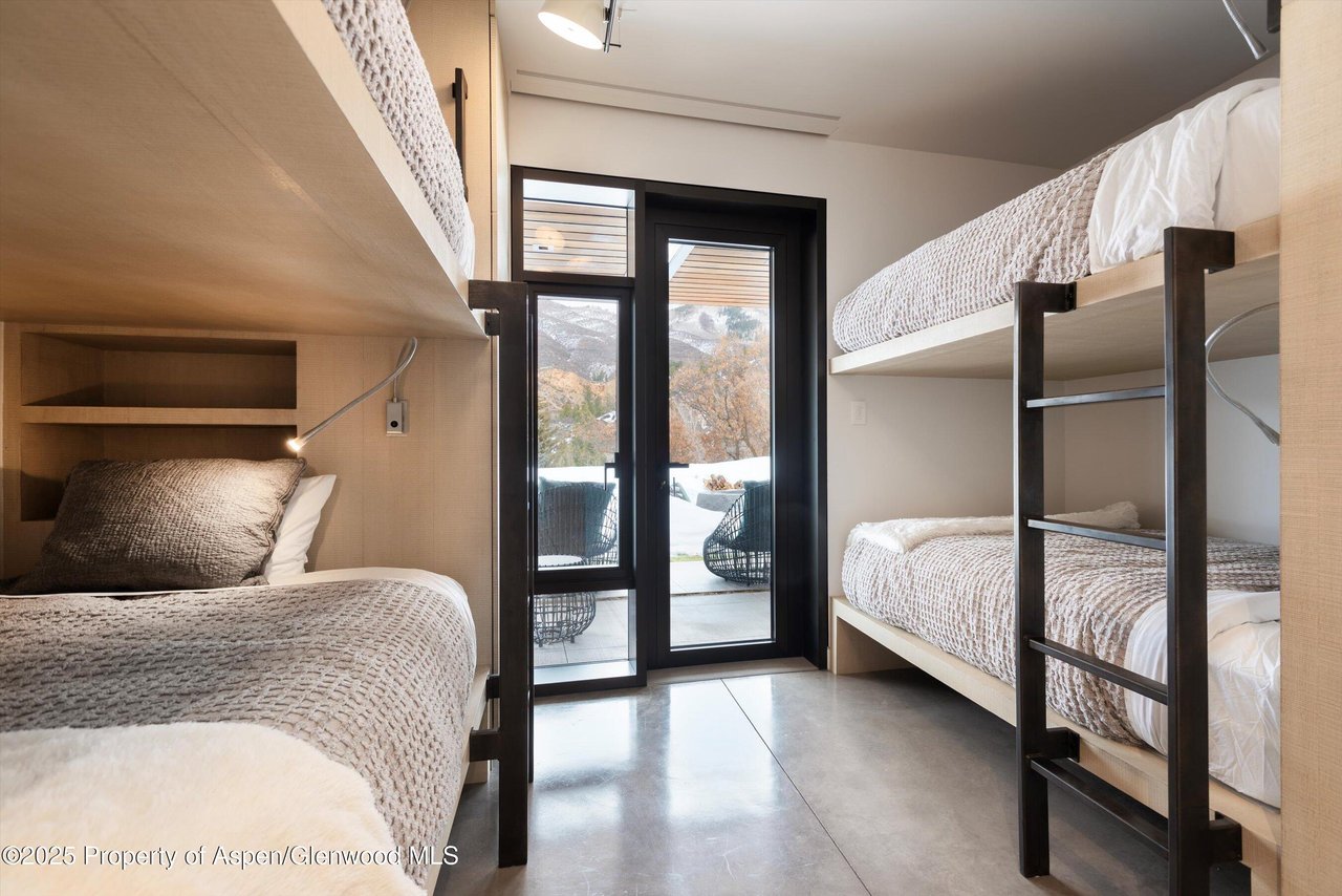 276 Coach Road