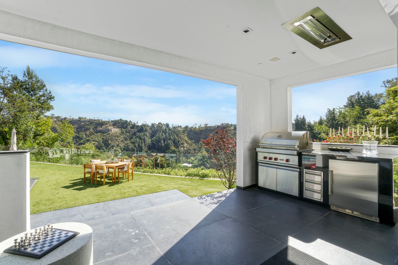 1116 Linda Flora Drive