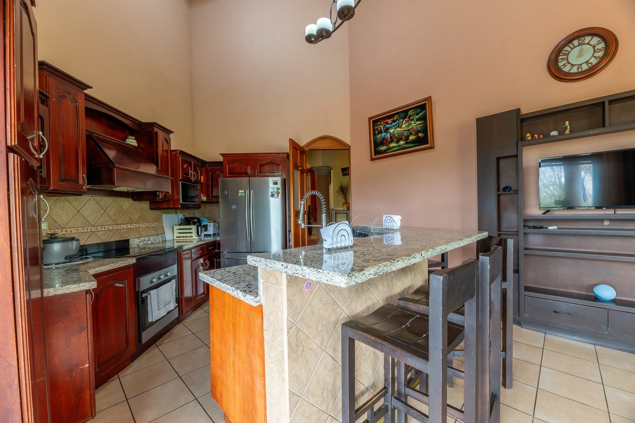 Spacious 5-Bedroom Colonial Home with 4 Bathrooms | La Bonita, Rivas.