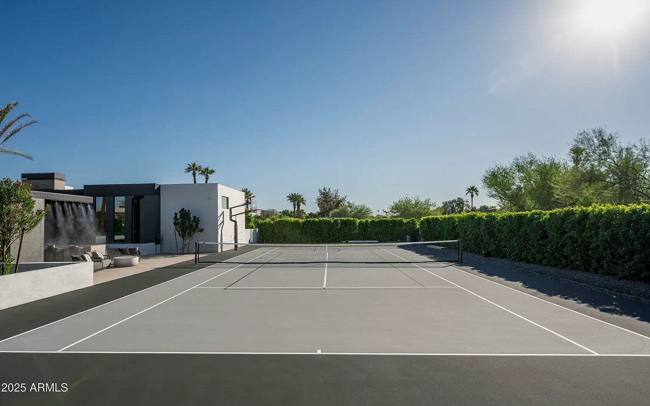 6911 E Jackrabbit Rd