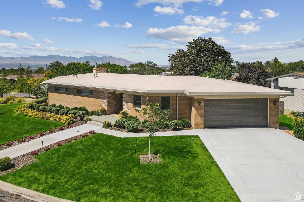 2536 E Village Cir S