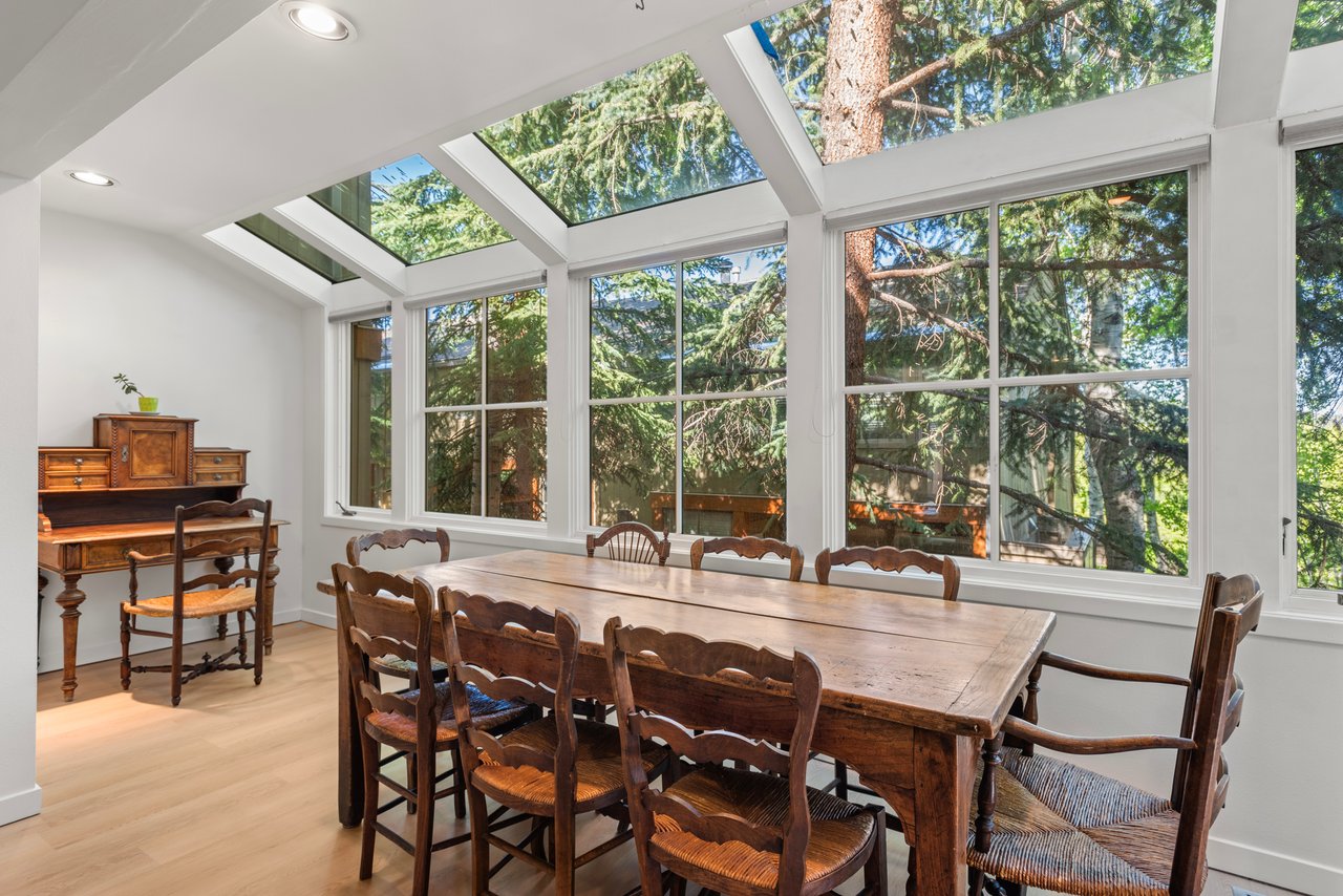 Bright Aspen Townhome: Steps from Culture, Slopes & Transit