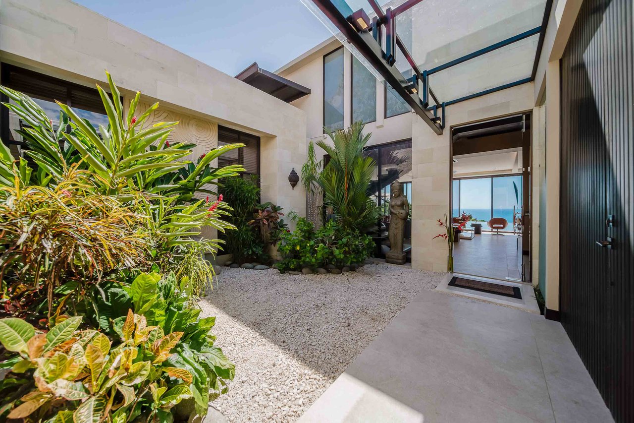 Casa Nola, Luxury Villa in Gated Community La Reserva
