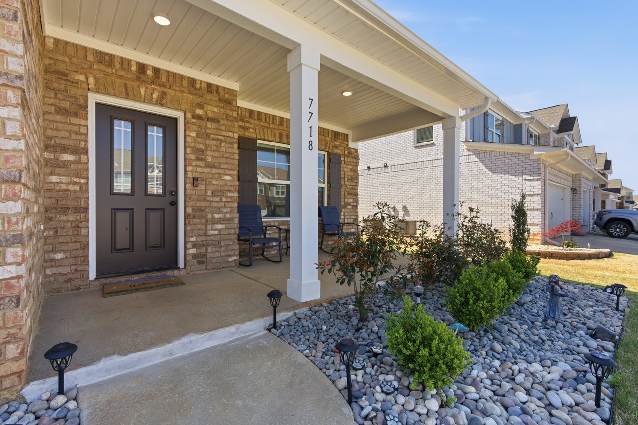 Immaculate 5BR Home with Outdoor Fireplace & Community Pool