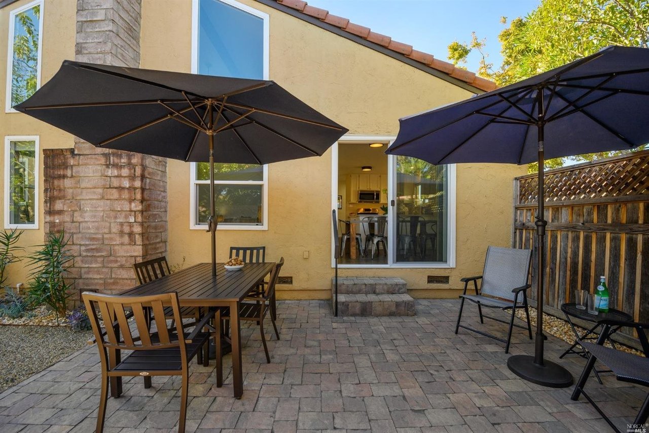 Turn-key, Well-Maintained Corner Unit Townhome With Pool Near Sonoma Plaza