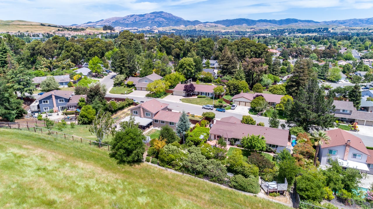 Twin Creeks San Ramon Neighborhood Guide: Established Streets, Convenience, and What Buyers Need to Know (2026)