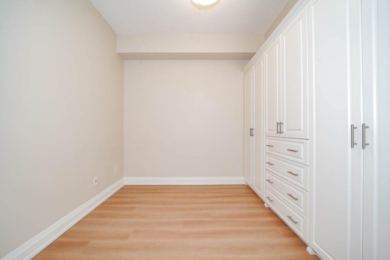 1 Hurontario St 308