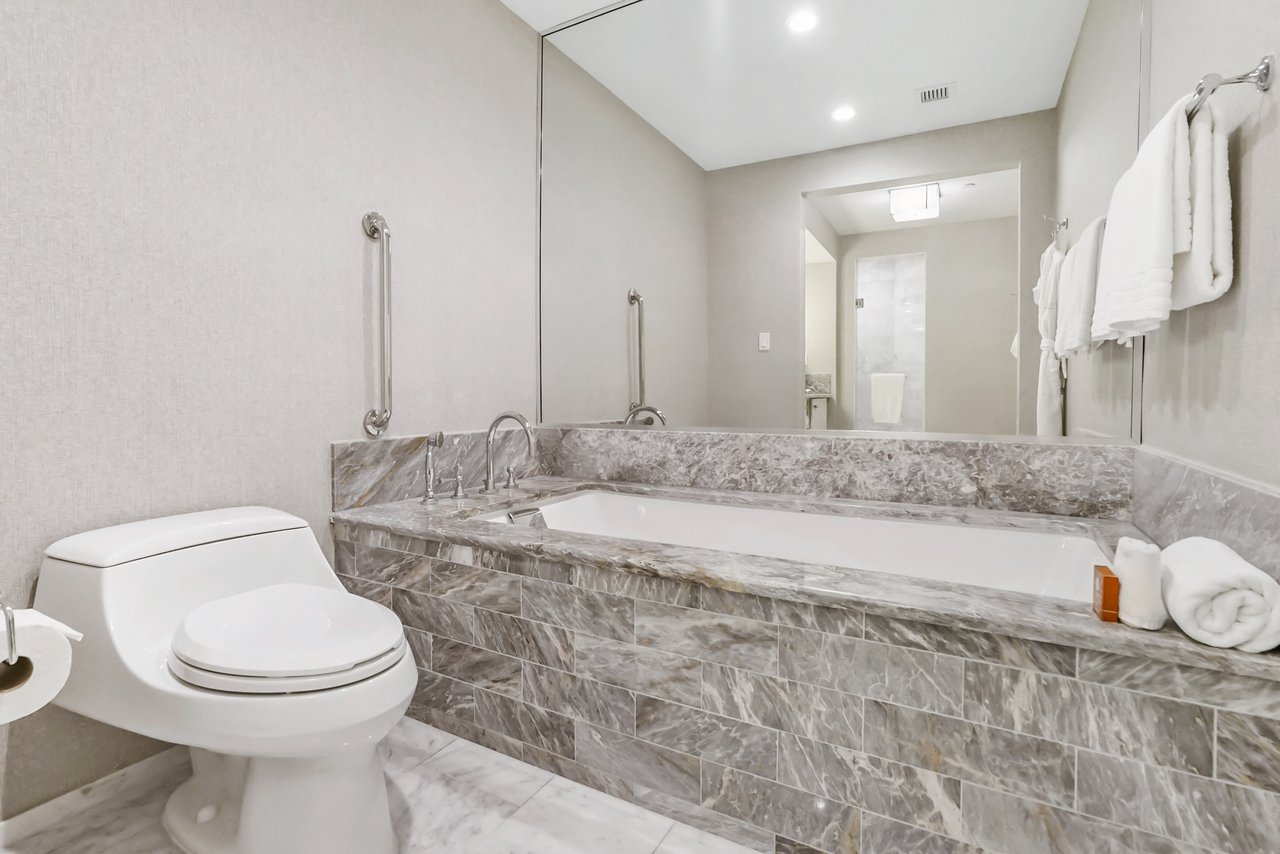 The Ocean Resort Residences (Conrad Fort Lauderdale Beach)