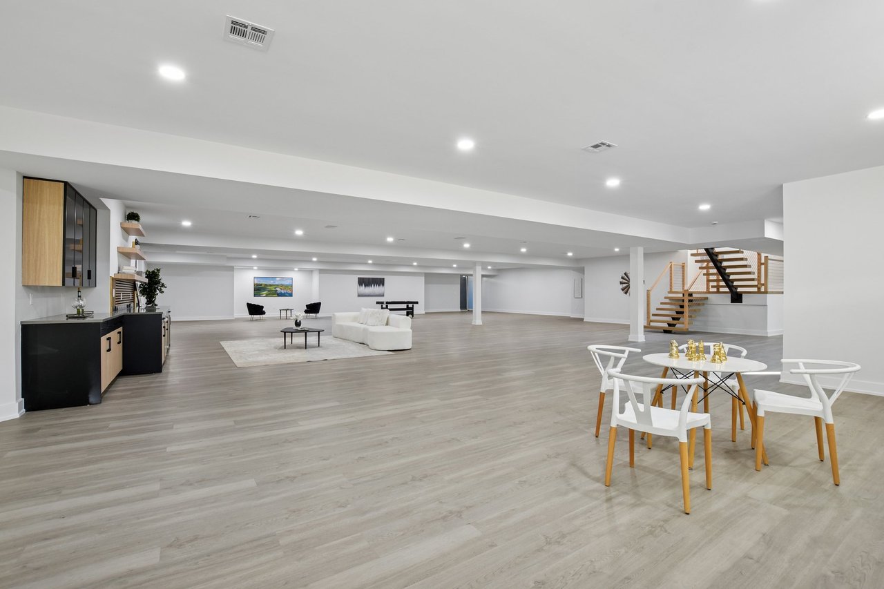 19 Highlander Dr