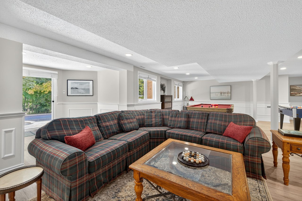 6 Falling Leaf Crt, Aurora