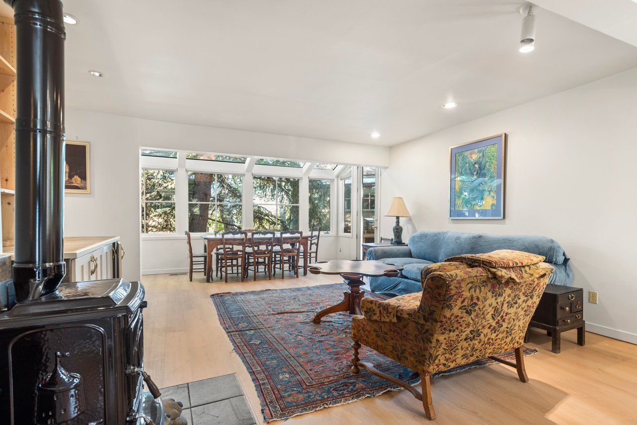 Bright Aspen Townhome: Steps from Culture, Slopes & Transit