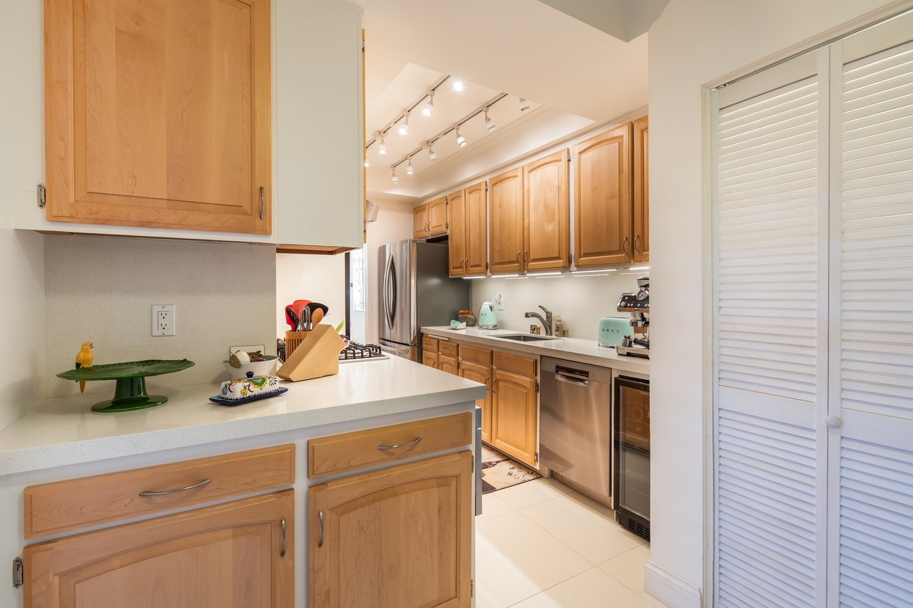 8455 Fountain Ave Unit: 518, West Hollywood 