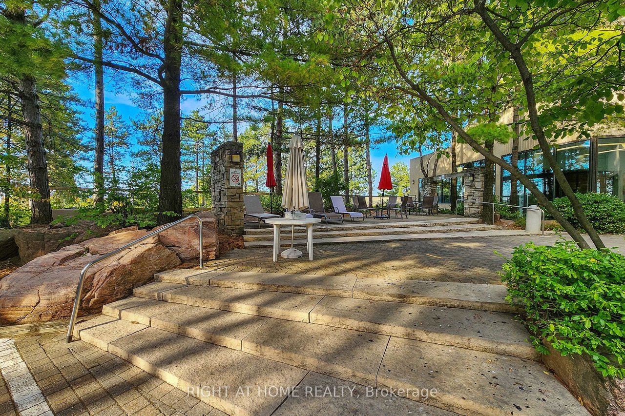 PENTHOUSE IN PRIME NORTH YORK 