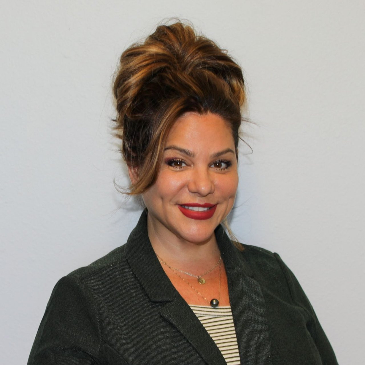 Tracy Kalama Makawao, HI Real Estate Agent Headshot