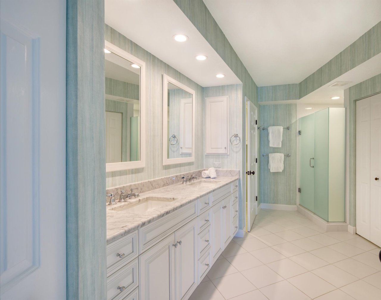 8820 S Sea Oaks Way 204