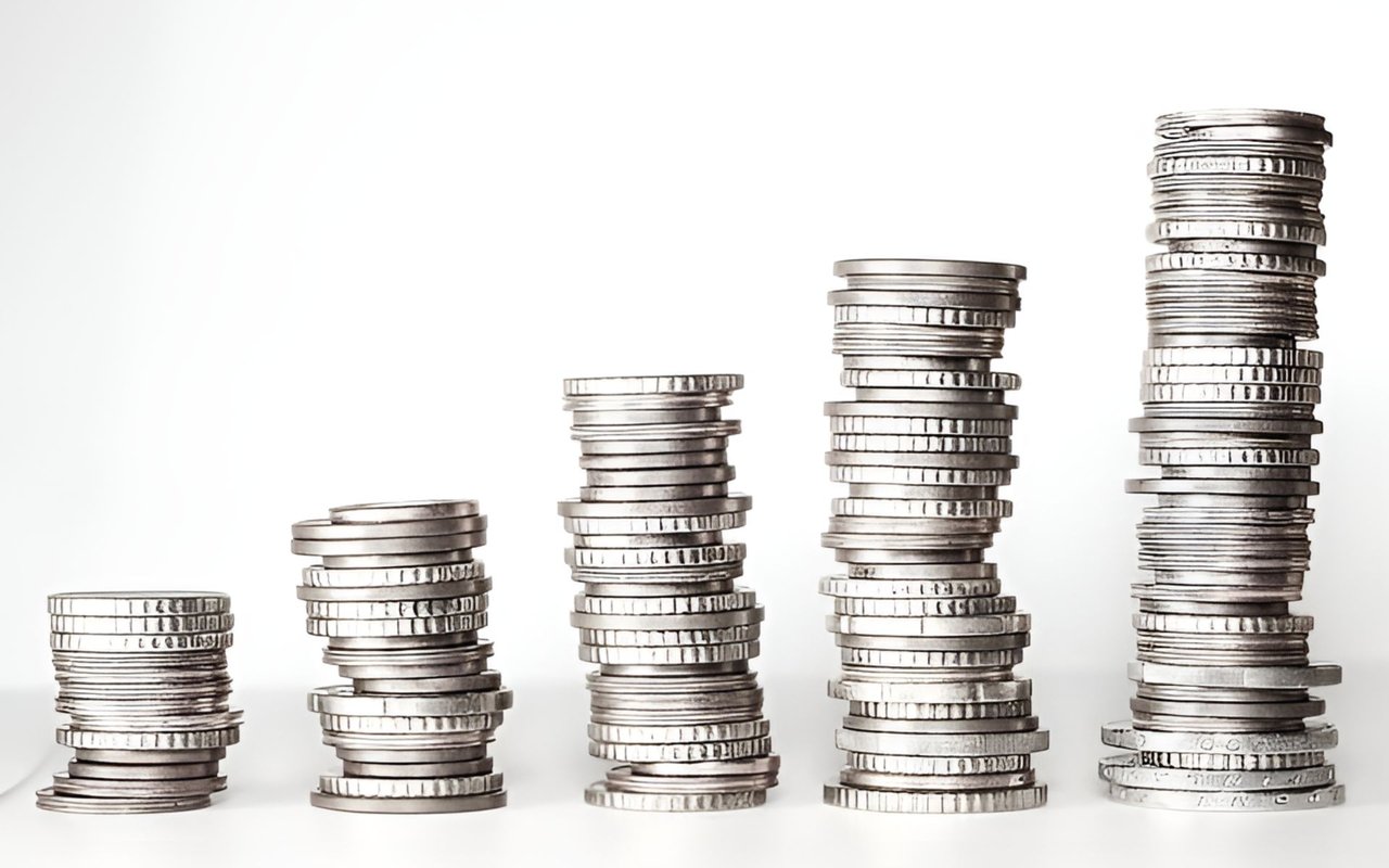 Five stacks of coins increase in height from left to right.