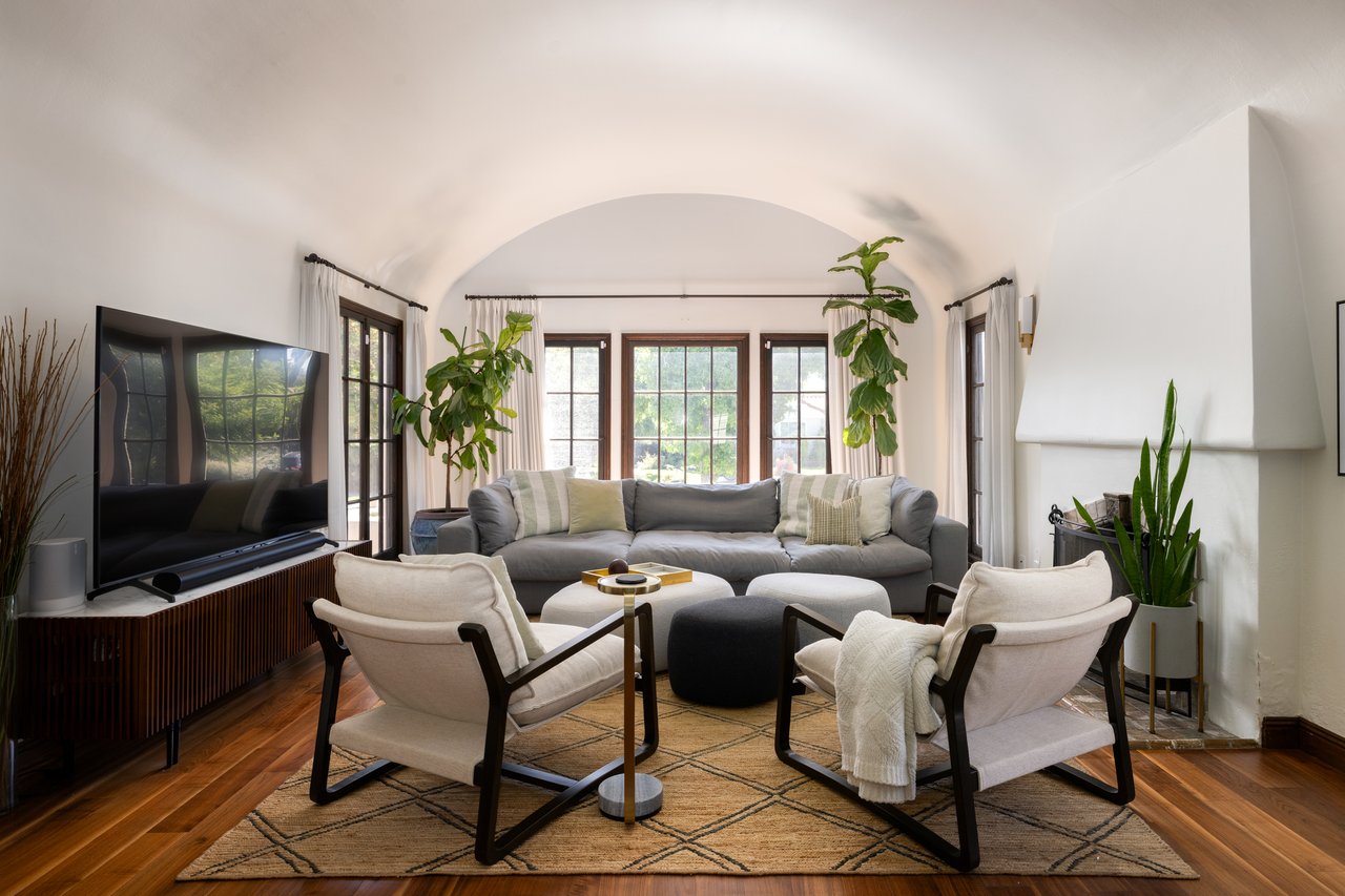 851 Masselin Ave, Miracle Mile