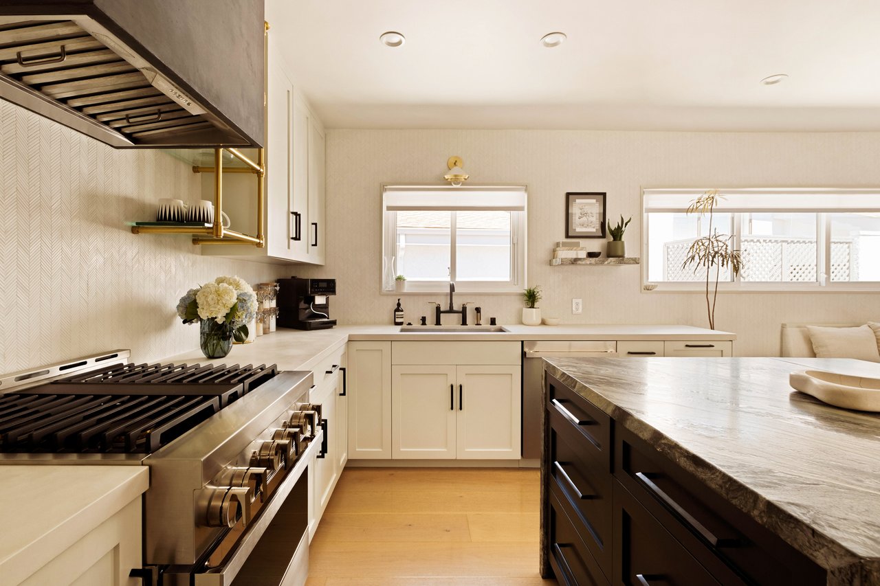  446 San Vicente Blvd #304, North of Montana