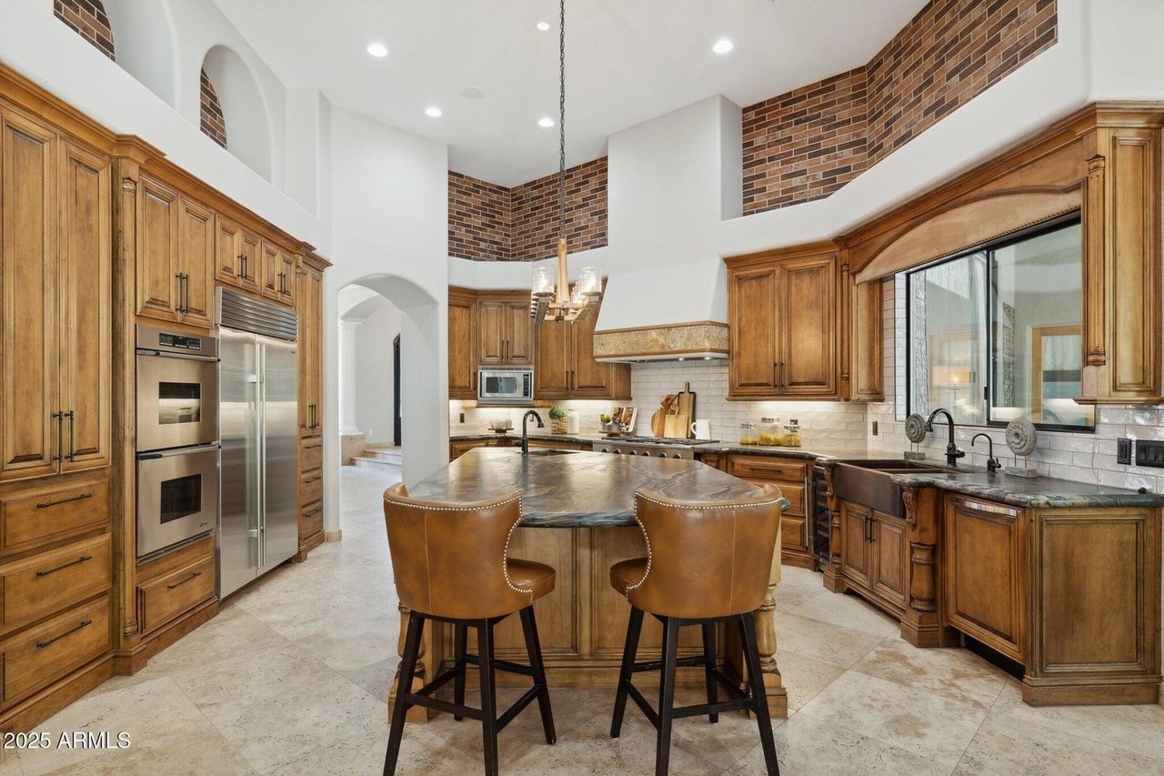 3731 E Halifax Cir 85205