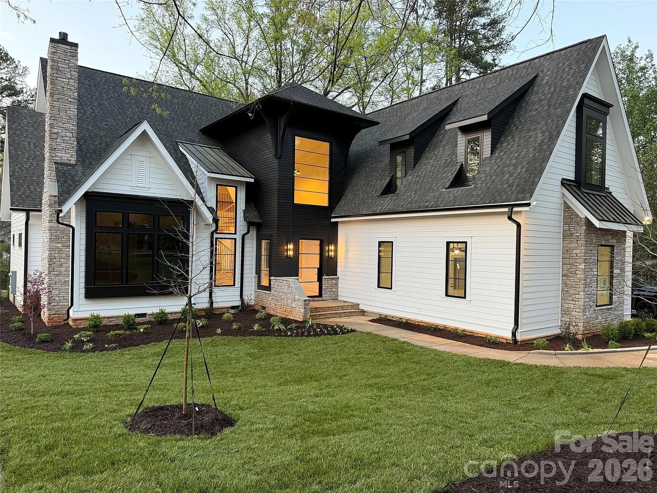 1209 Meadowood Ln