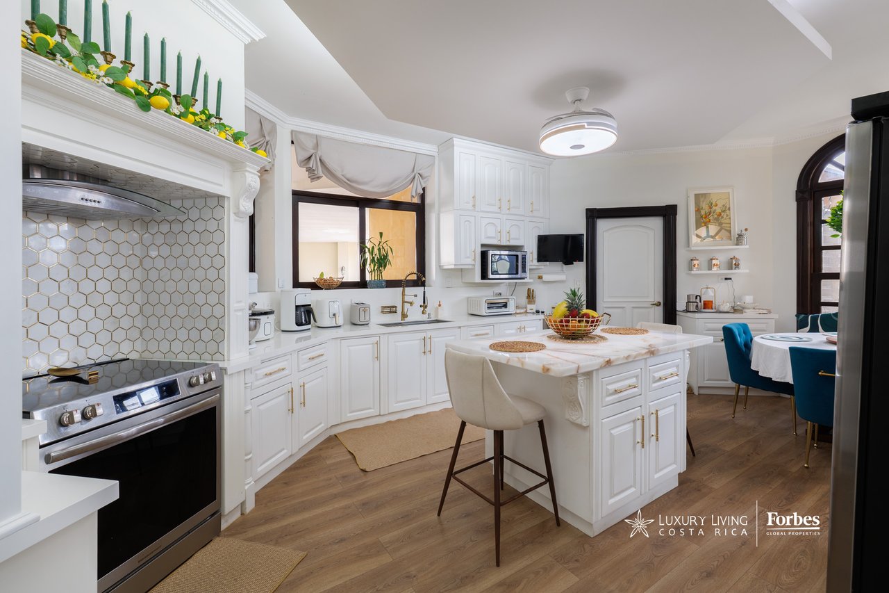 21560 - Casa Grand Court | Residence with Tennis Court in Moravia