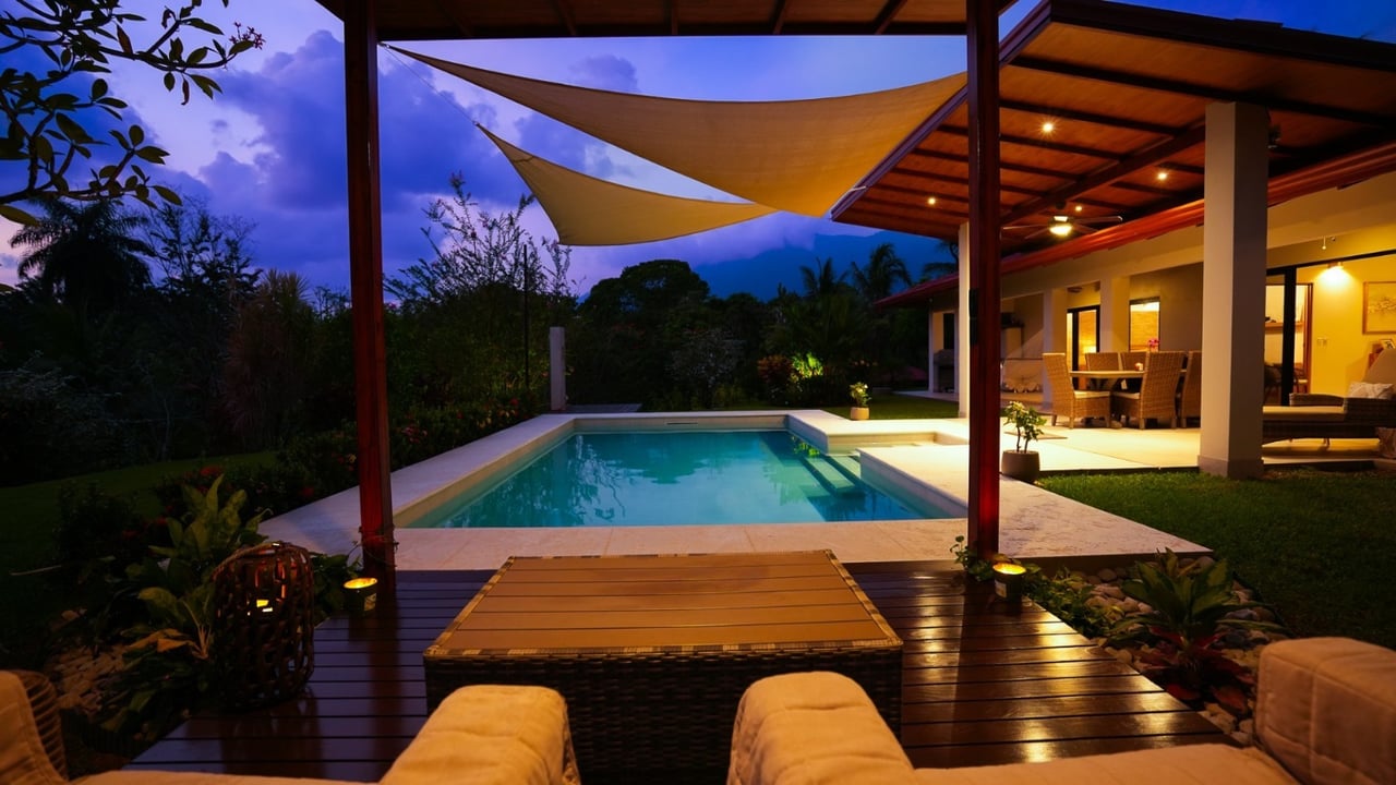 Stunning 2-Bedroom, 2-Bathroom Home with Pool on a Spacious Lot in Ojochal – Calle Papagayo