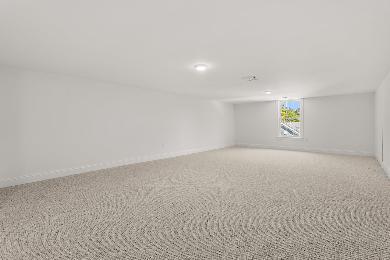 18 Patton Rd, Wellesley