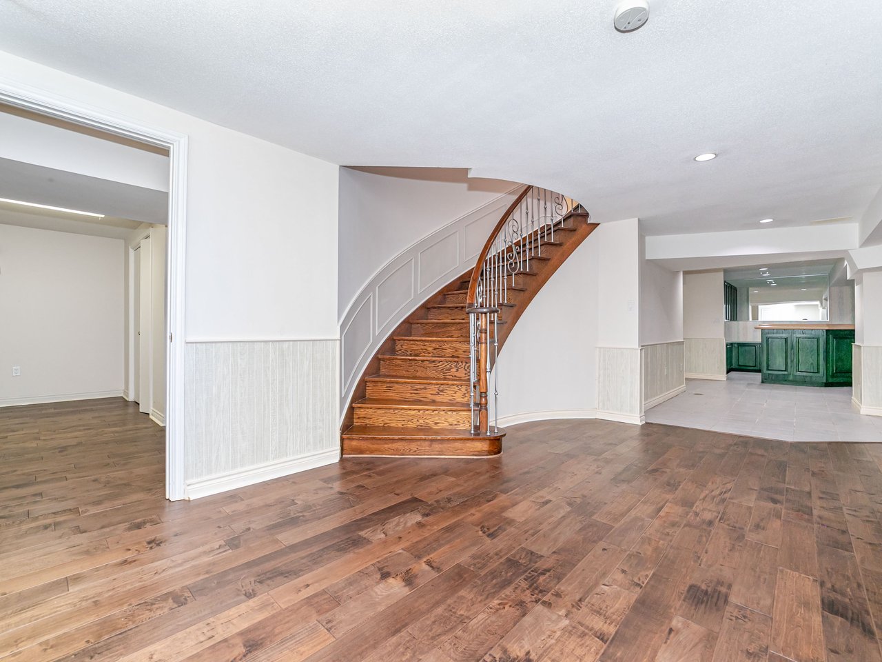 10 Edmund Crescent