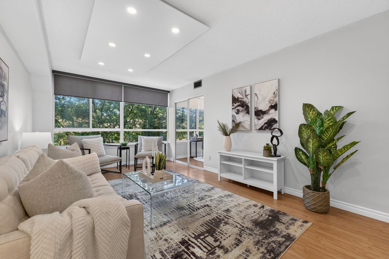 221 - 1001 Cedarglen Gate