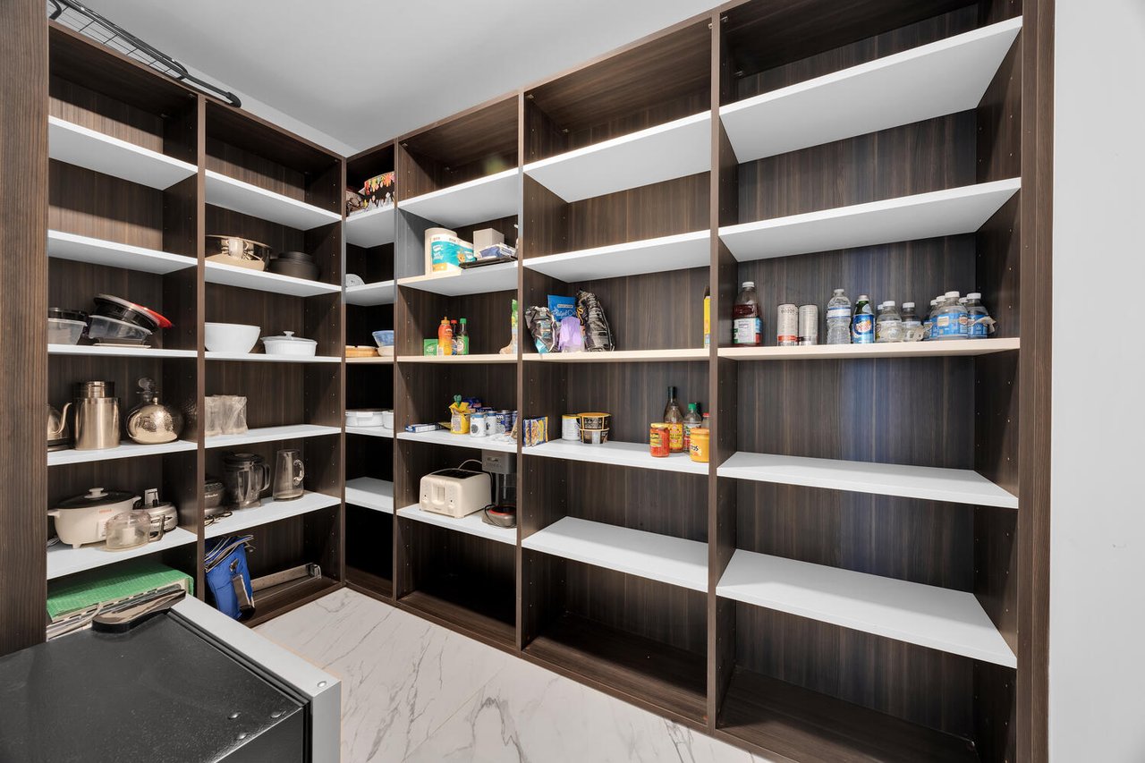 Exceptional Lower Penthouse Corner Unit in The City Beautiful