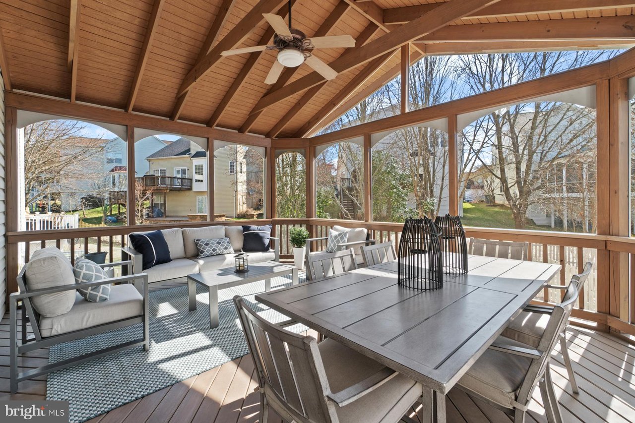 18252 Oak Lake Ct