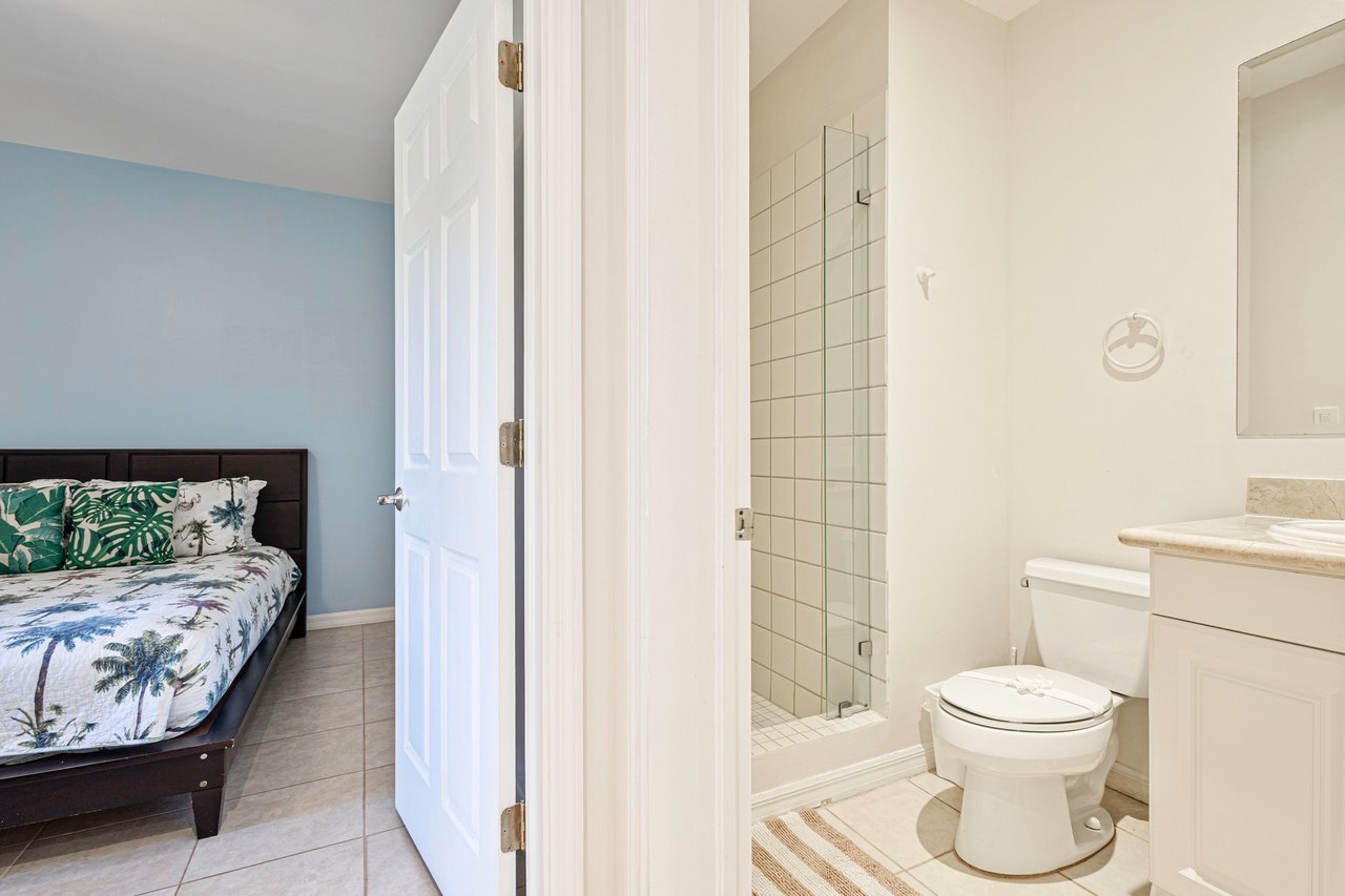 Close to Beach Luxury Two Bedroom Condo