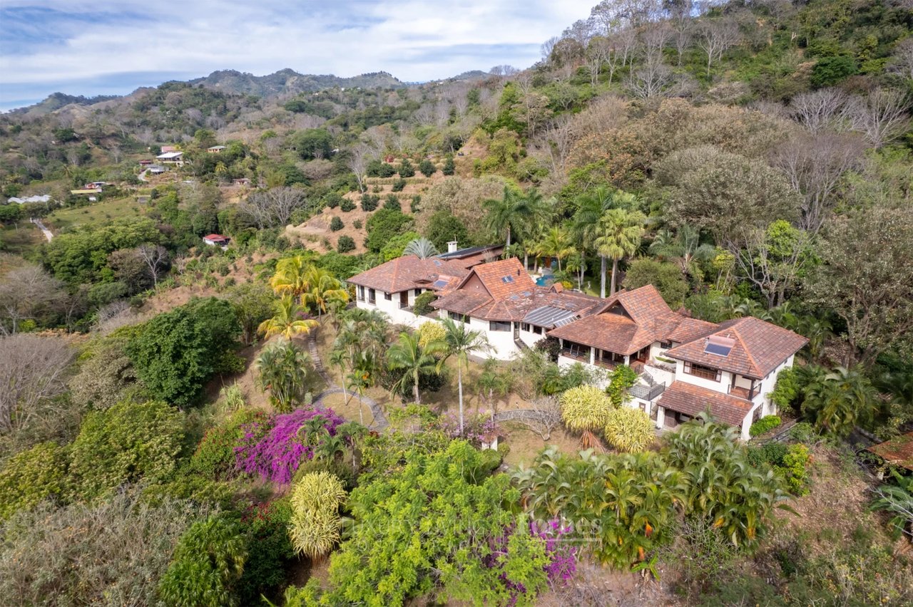 20875 - Villa Plumeria: Atenas, 3.8 Ha with Pool, Coffee Plantation & Views