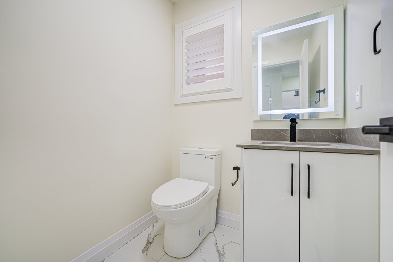 1126 Berkshire Crt