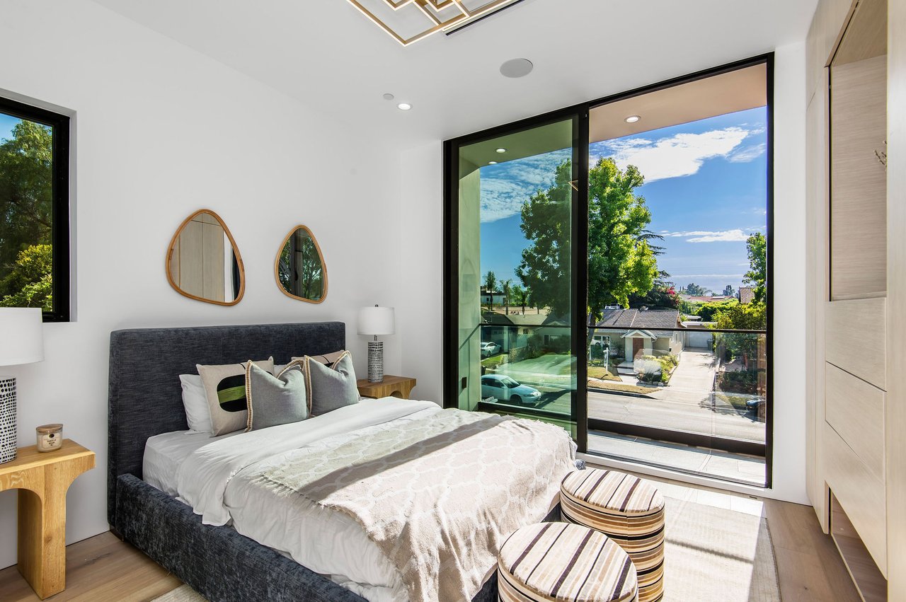 5132 Lindley Ave, Encino