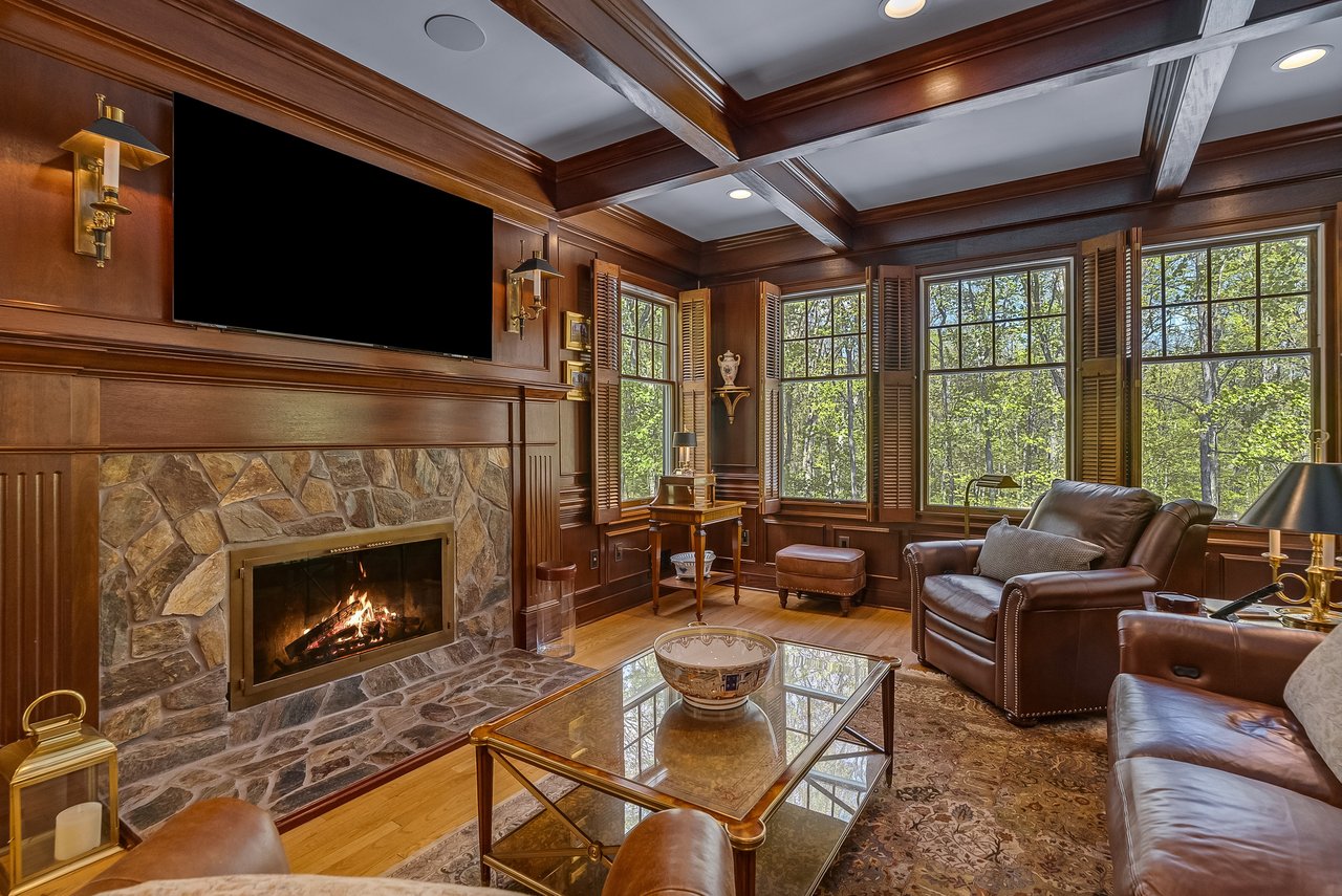 82 Woodman Ln