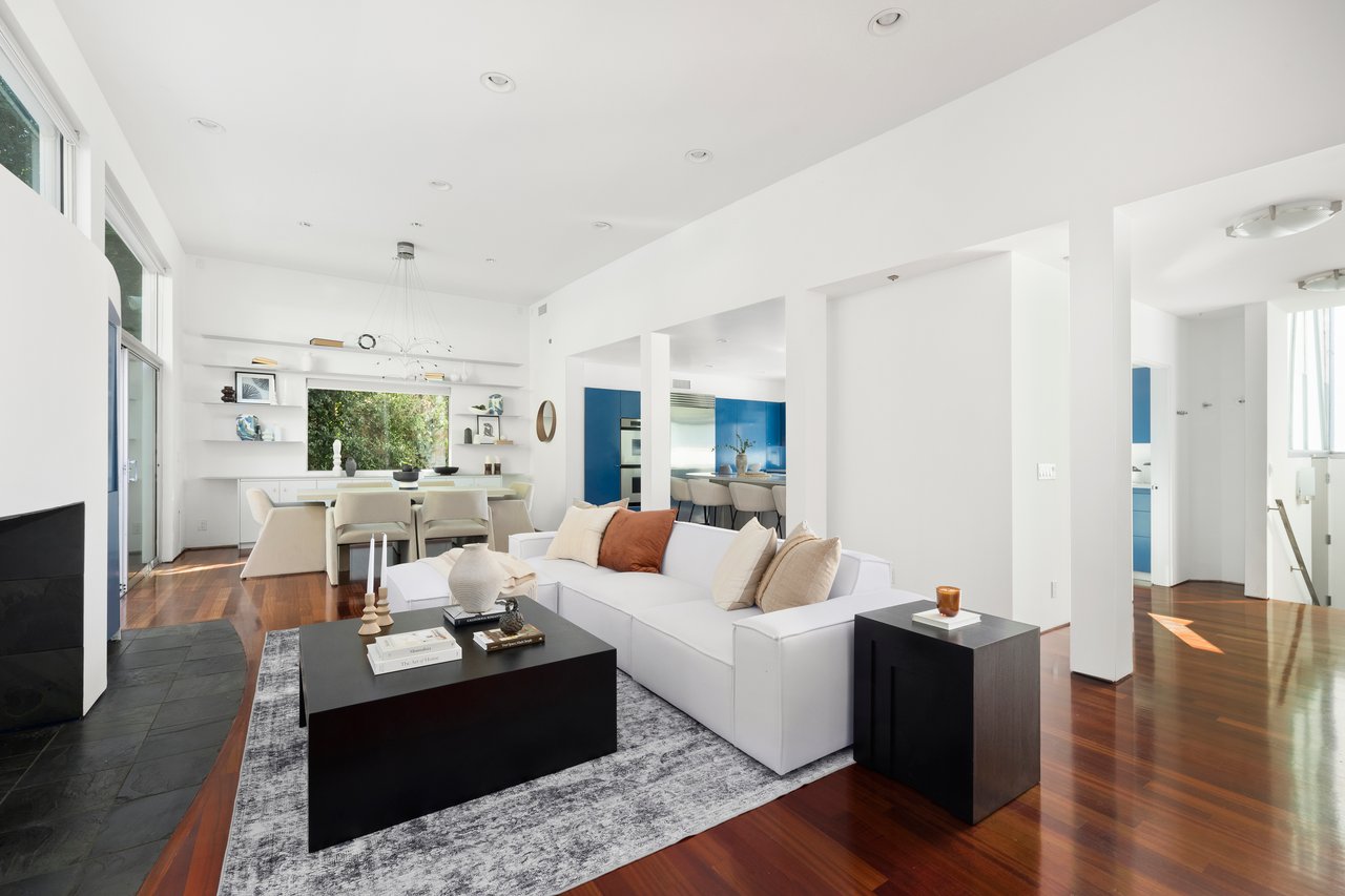 410 N Bundy Dr, Brentwood