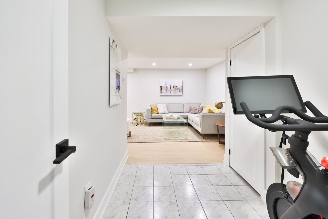 83-1055 Shawnmarr Road, Mississauga