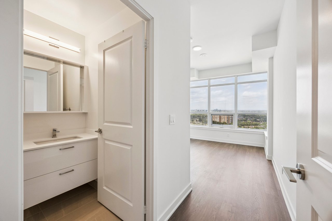 50 Upper Mall Way #2109